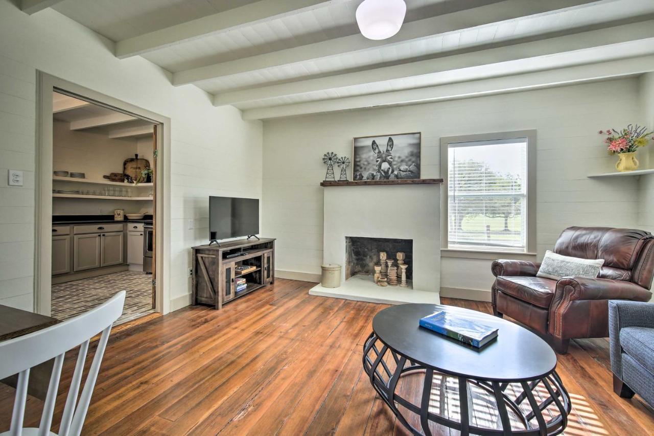 Peaceful Schulenburg Farmhouse With Fire Pit And Grill Екстериор снимка