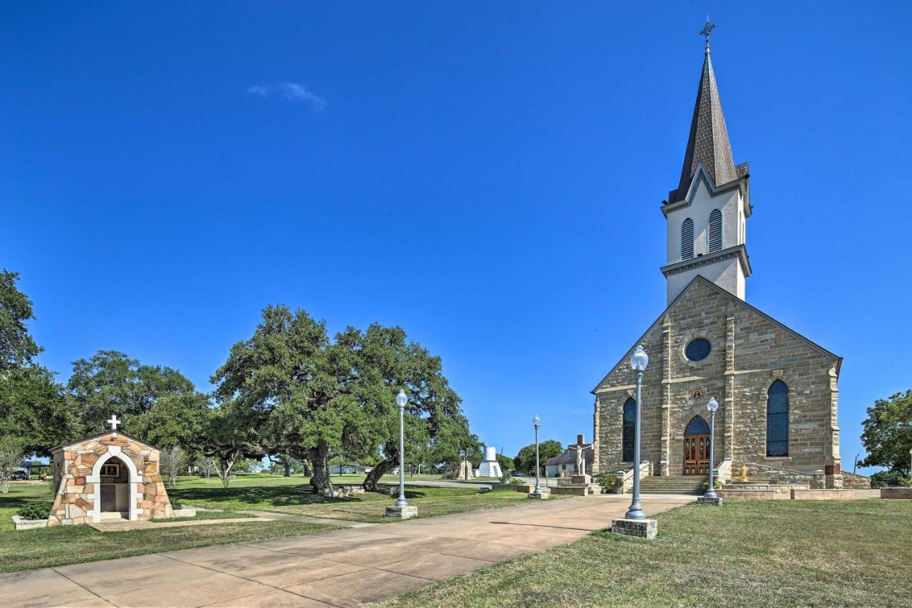 Peaceful Schulenburg Farmhouse With Fire Pit And Grill Екстериор снимка